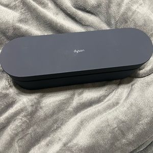 Dyson corrale presentation case.